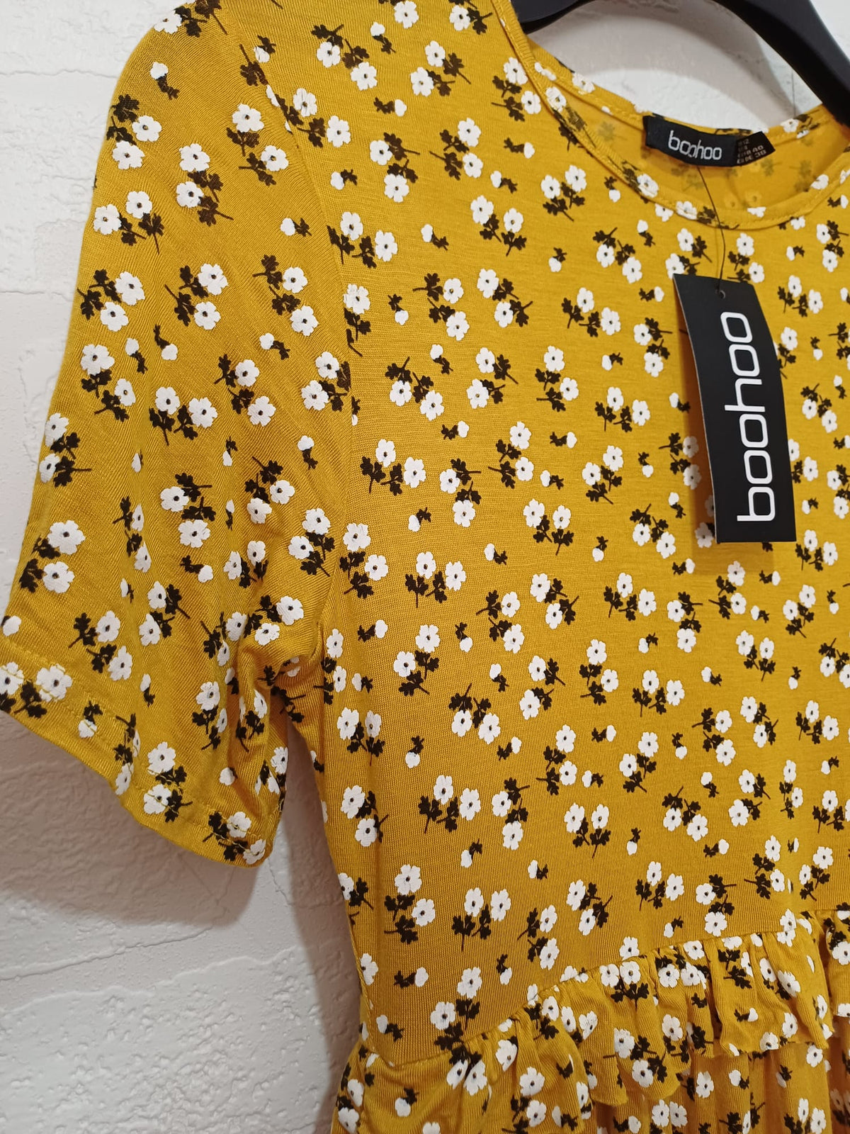 Women's Smock Dress Boohoo Mustard Ditsy Floral Short Sleeve Frill Waist Size 12 BNWT