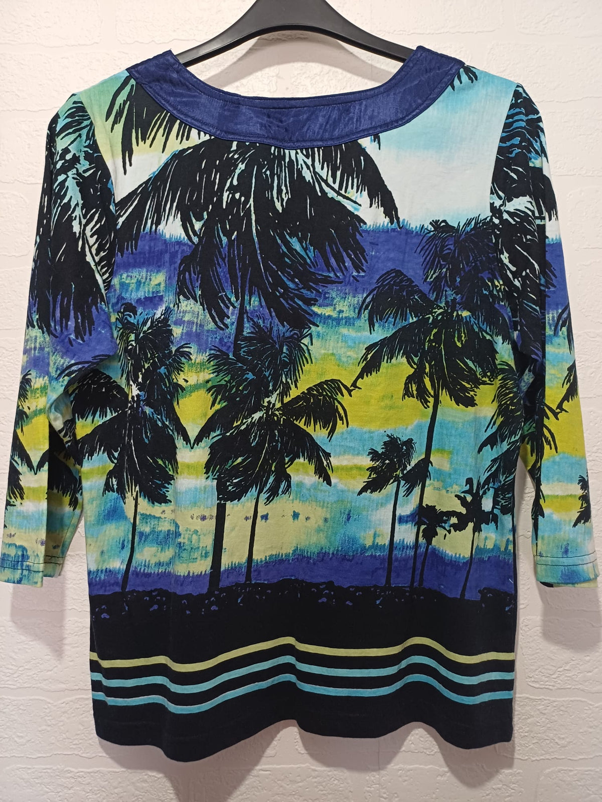 Women's Top Artscapes Blue/Turquoise/Lime/Black Tropical Palm Tree Rhinestone Embellished 3/4 Sleeve Size S Very Good