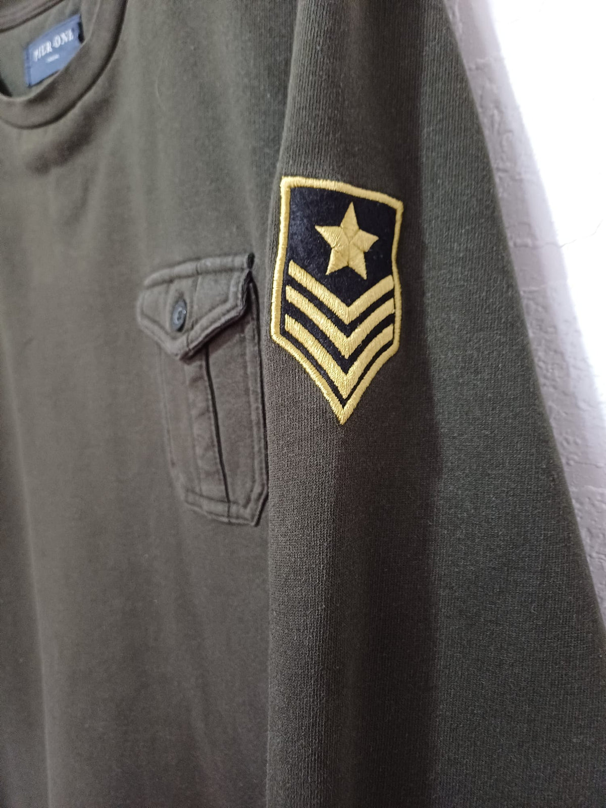 Men's Sweatshirt Pier One Khaki/Olive Green Military-Style Pocket Crew Neck Size M Good