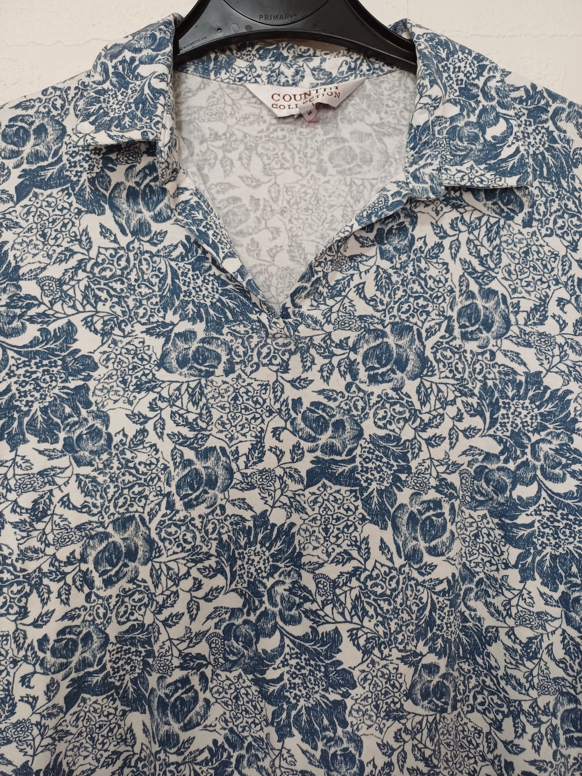 Women's Polo Top Country Collection Blue White Floral Size M Very Good Condition