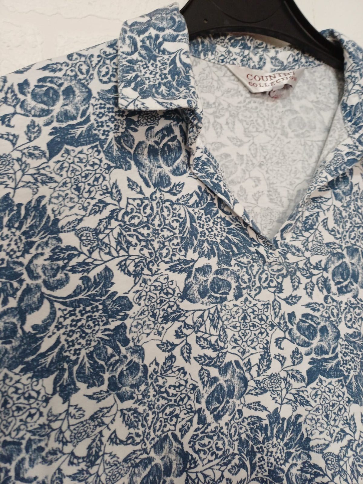 Women's Polo Top Country Collection Blue White Floral Size M Very Good Condition