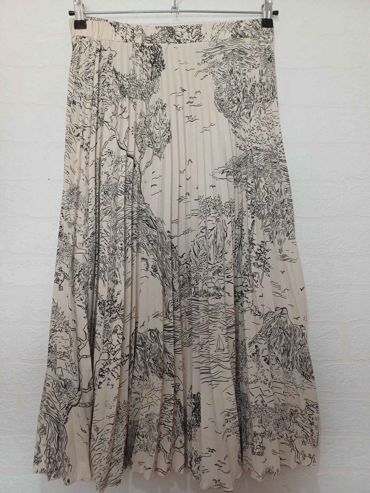 Women's Midi Skirt H&M Cream Black Scenic Print Pleated Size M Very Good Condition