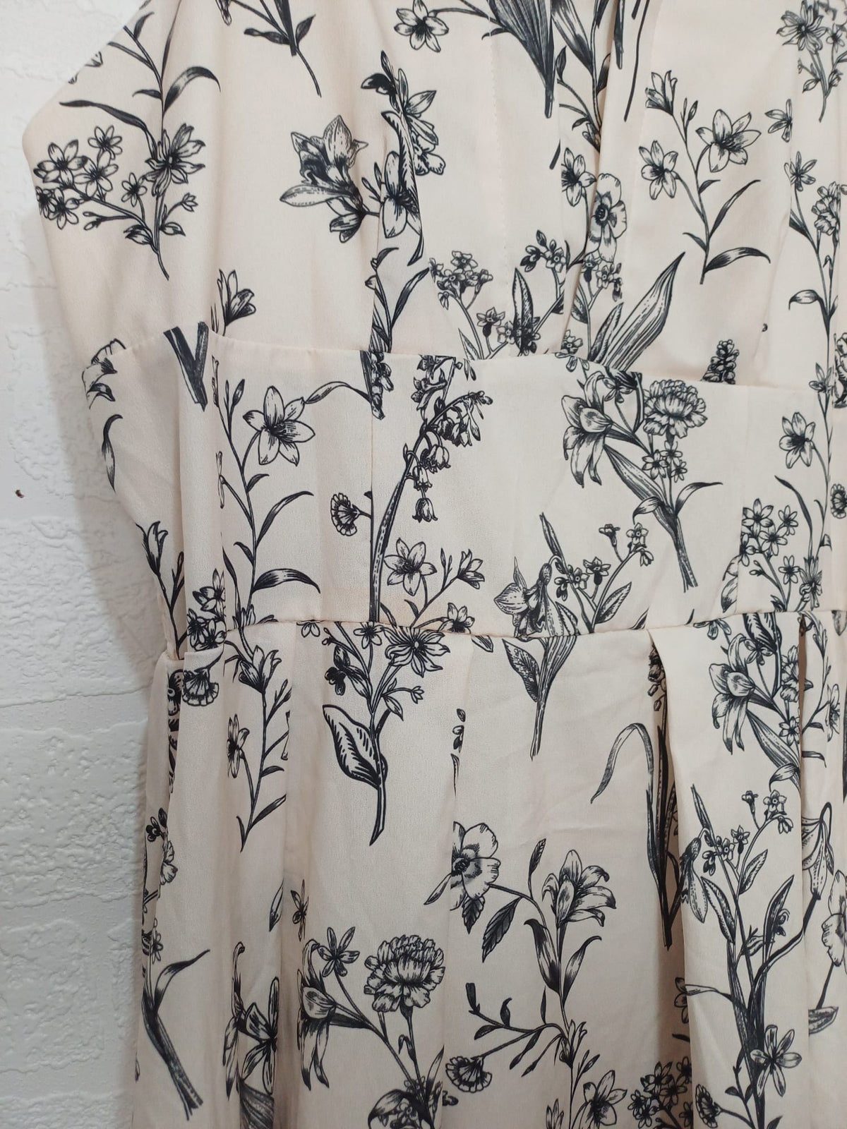 Women's Maxi Dress SHEIN Cream Black Floral Size L BNWT