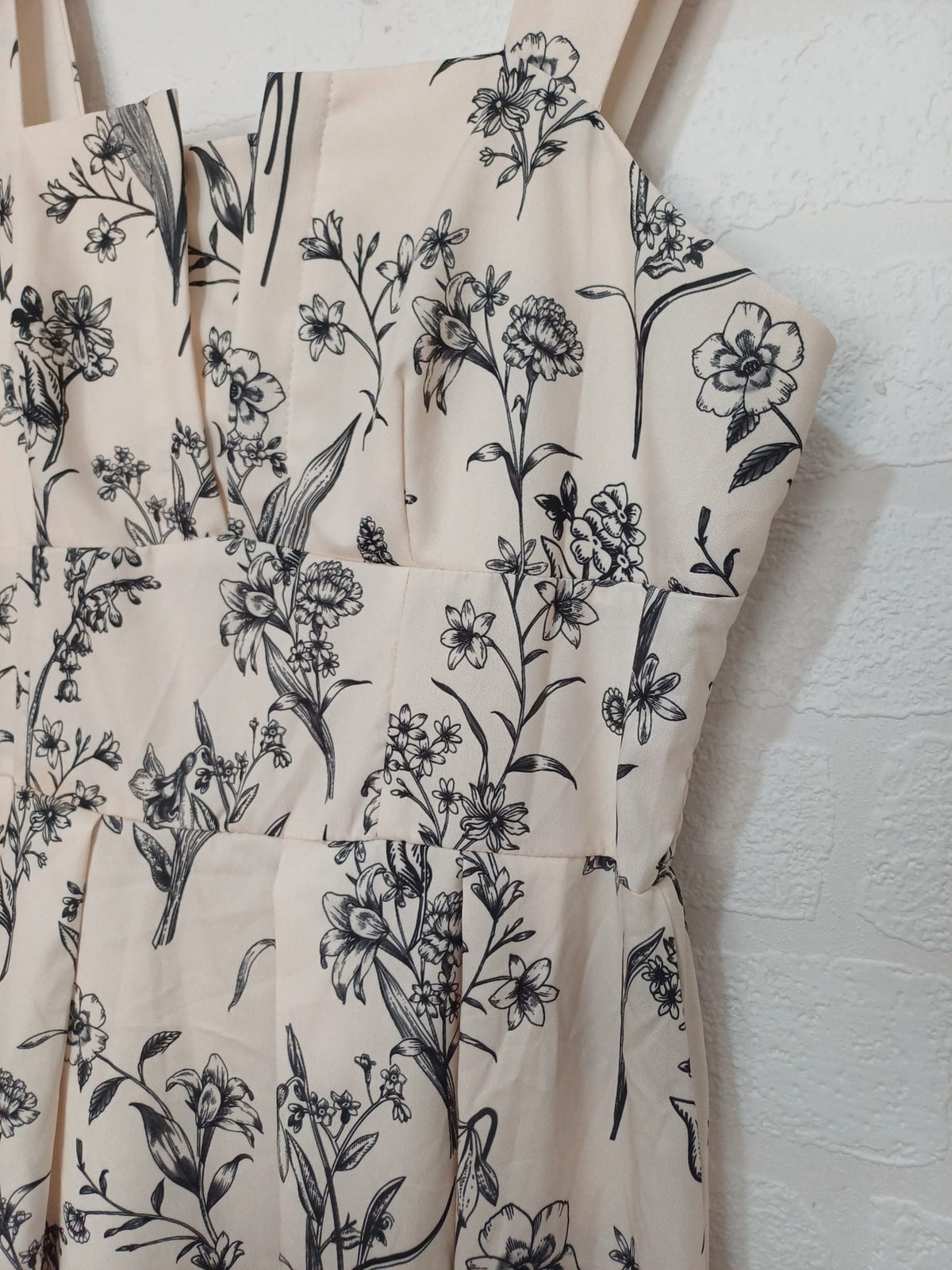 Women's Maxi Dress SHEIN Cream Black Floral Size L BNWT
