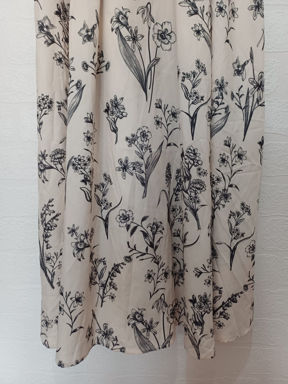 Women's Maxi Dress SHEIN Cream Black Floral Size L BNWT