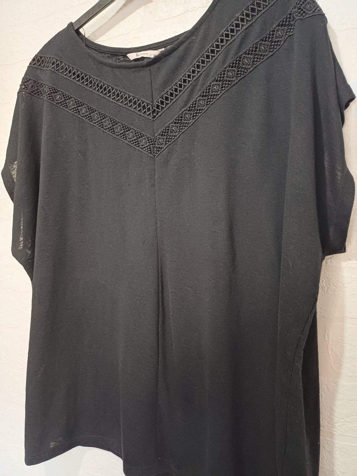 Women's Plus Size Top TU Black Lace Crochet Chevron Detail Oversized Short Sleeve Size UK 26 Very Good Condition