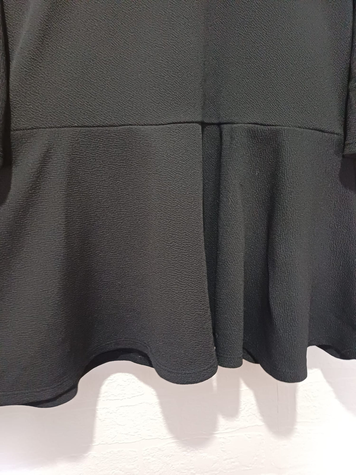 Women's Plus Size Top Boohoo Black Peplum Flared Bell Sleeve Size UK 18 Very Good Condition