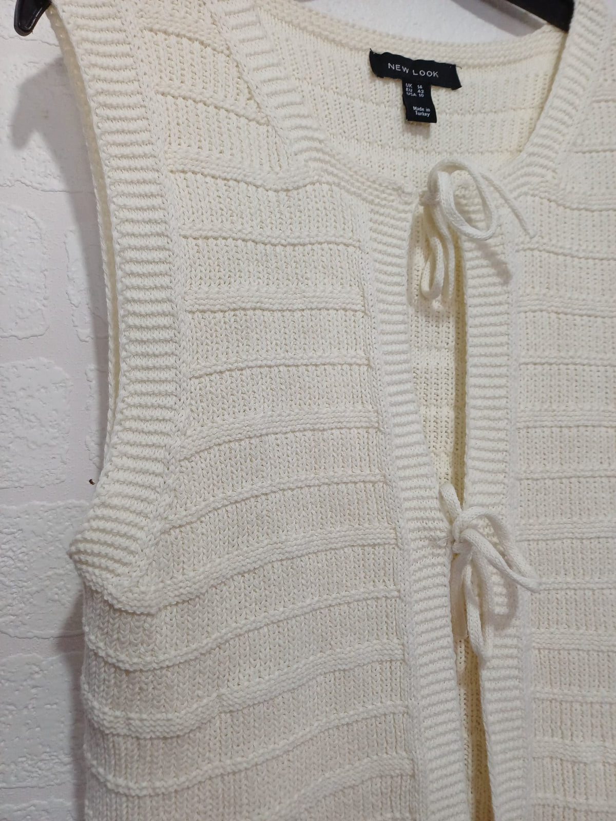 Women's Vest/Cardigan New Look Cream Knitted Textured Stripe Tie Front Ruffle Hem Size UK 14 Very Good Pre-Owned Condition