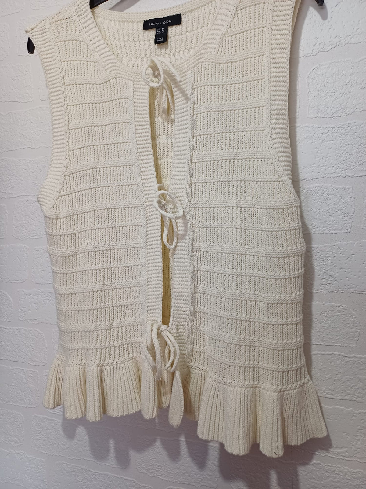 Women's Vest/Cardigan New Look Cream Knitted Textured Stripe Tie Front Ruffle Hem Size UK 14 Very Good Pre-Owned Condition