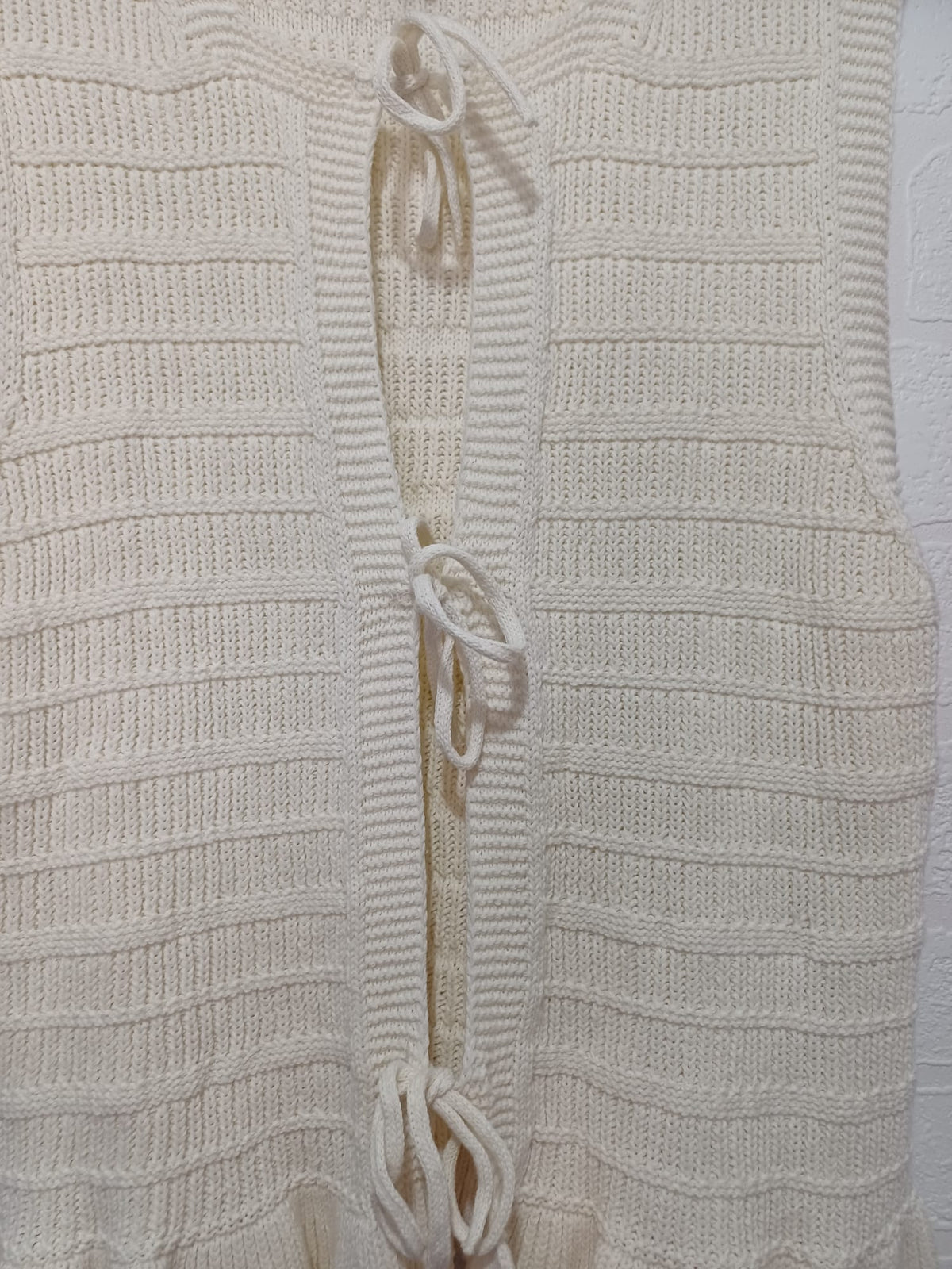 Women's Vest/Cardigan New Look Cream Knitted Textured Stripe Tie Front Ruffle Hem Size UK 14 Very Good Pre-Owned Condition