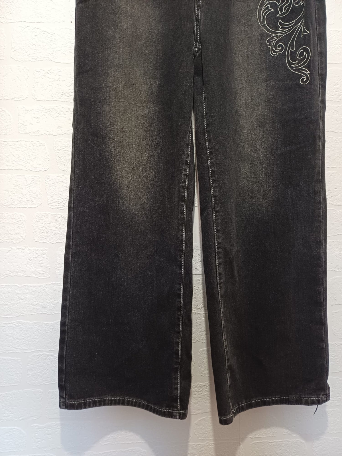 Women's Jeans ROMWE Black Embroidered Angel Wings Button-and-Zip Fastening Size L Very Good Condition
