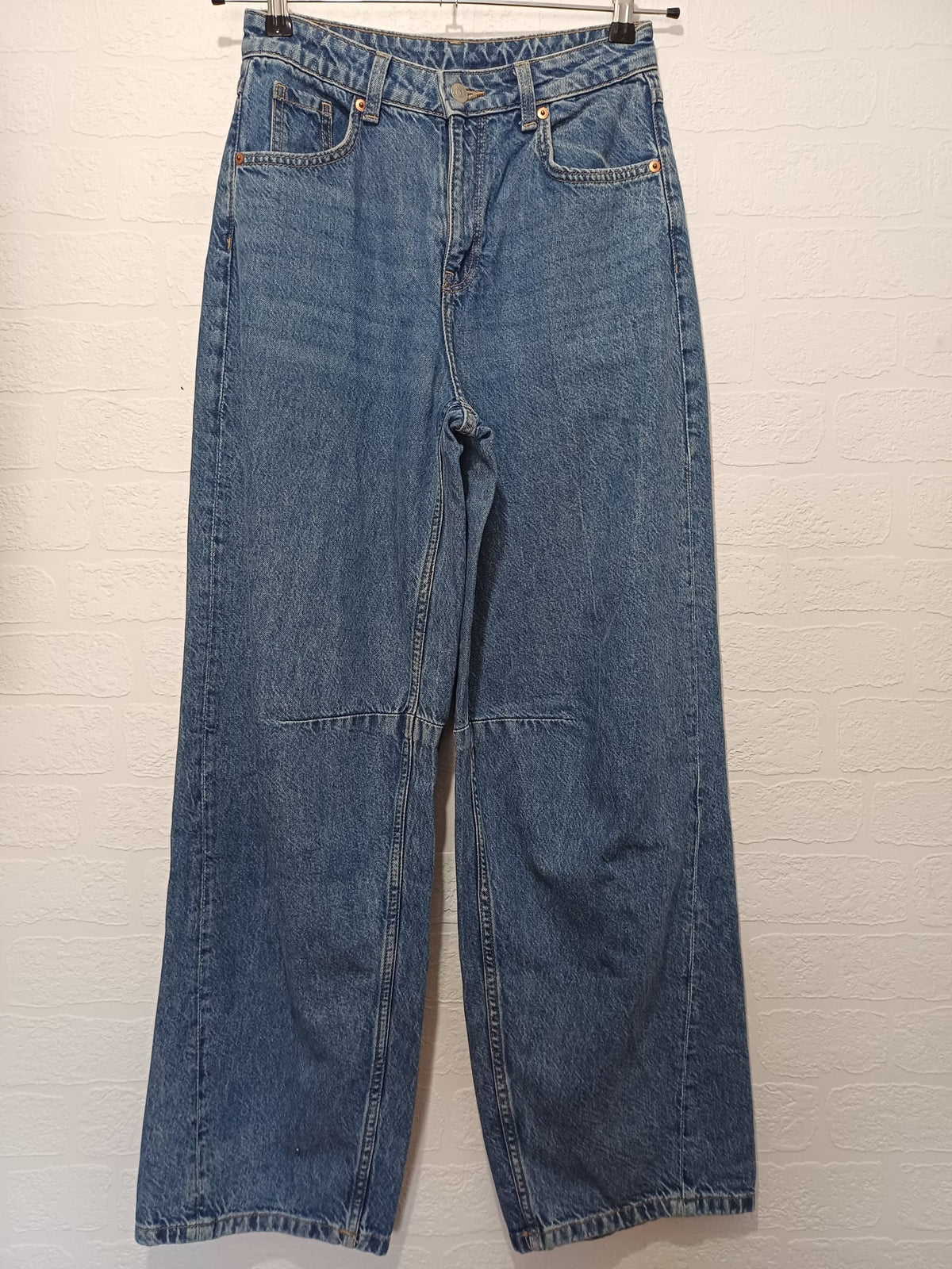 Women's Jeans H&M Divided Medium-Wash Blue High-Waisted Wide-Leg W28 L32 Excellent Pre-Loved