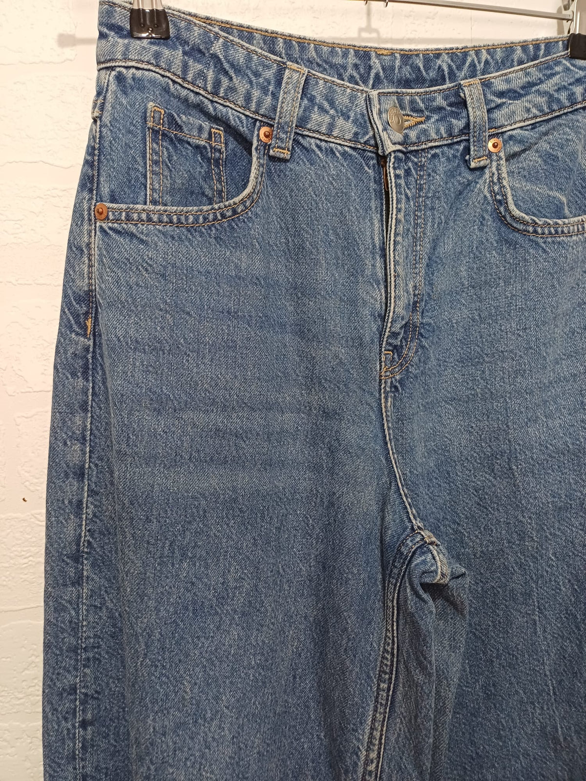 Women's Jeans H&M Divided Medium-Wash Blue High-Waisted Wide-Leg W28 L32 Excellent Pre-Loved