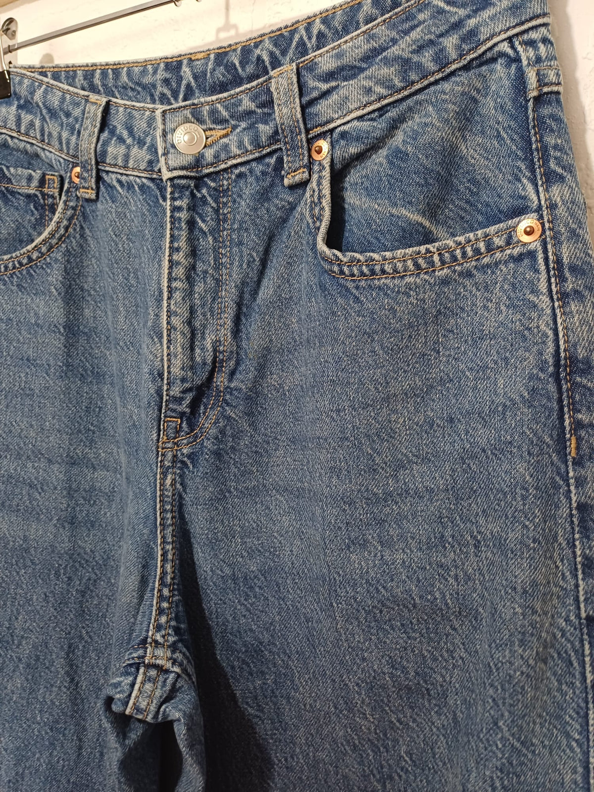 Women's Jeans H&M Divided Medium-Wash Blue High-Waisted Wide-Leg W28 L32 Excellent Pre-Loved
