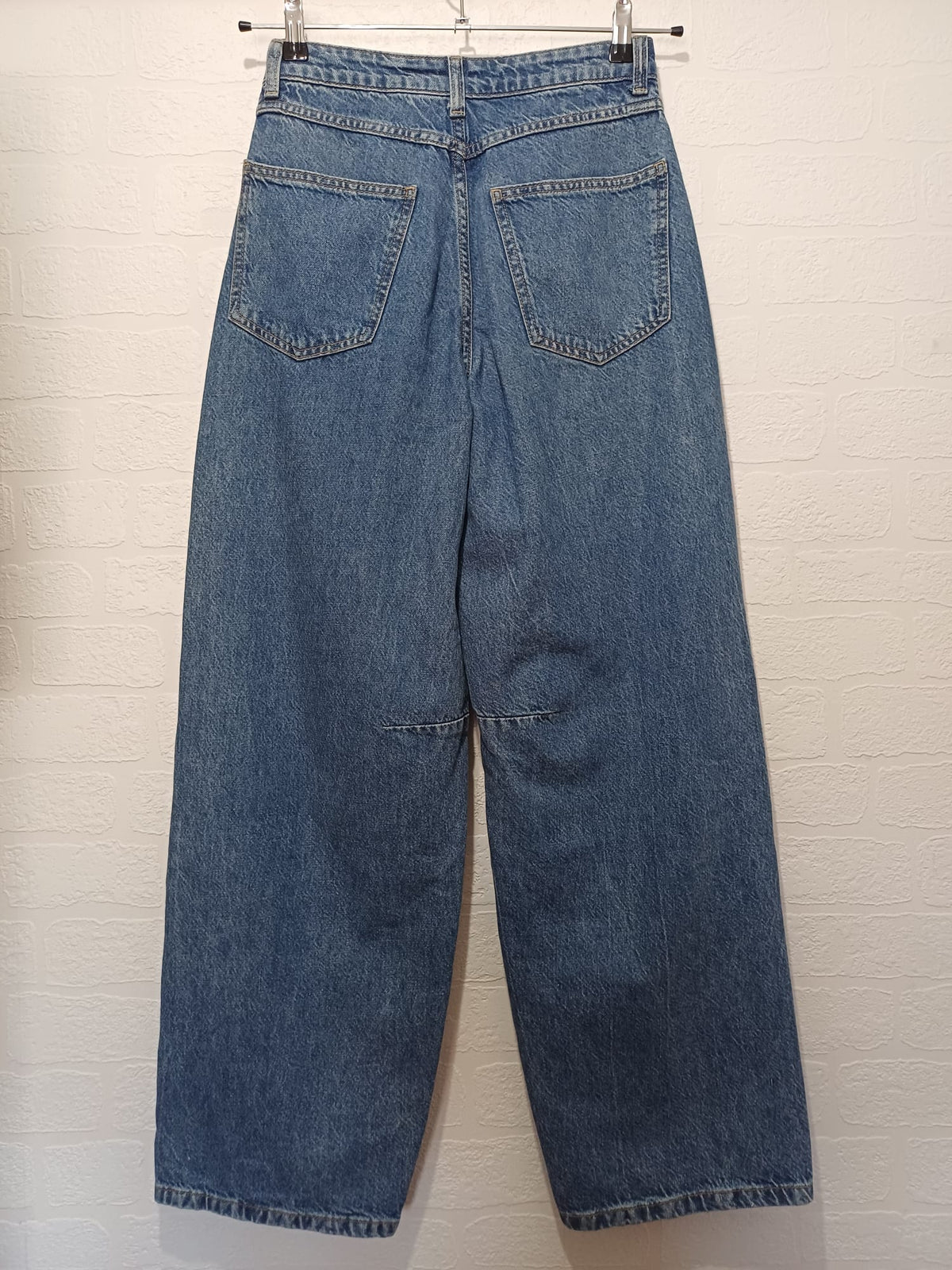 Women's Jeans H&M Divided Medium-Wash Blue High-Waisted Wide-Leg W28 L32 Excellent Pre-Loved