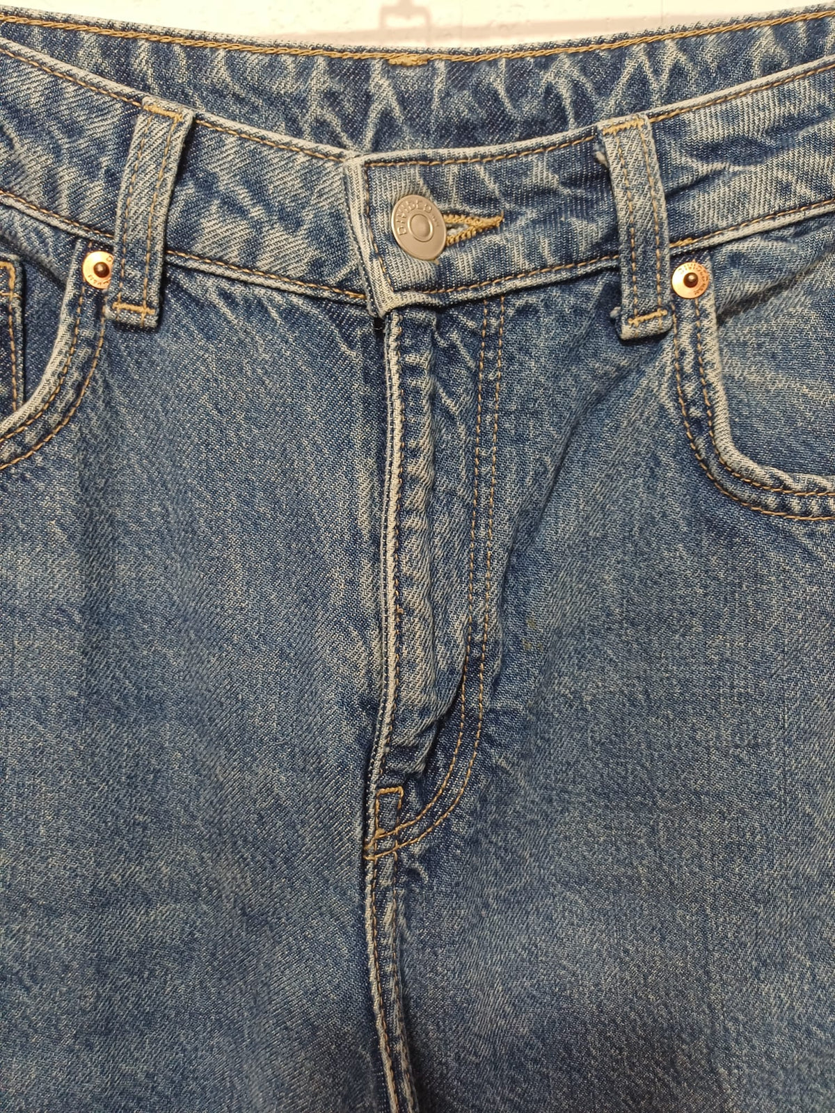 Women's Jeans H&M Divided Medium-Wash Blue High-Waisted Wide-Leg W28 L32 Excellent Pre-Loved