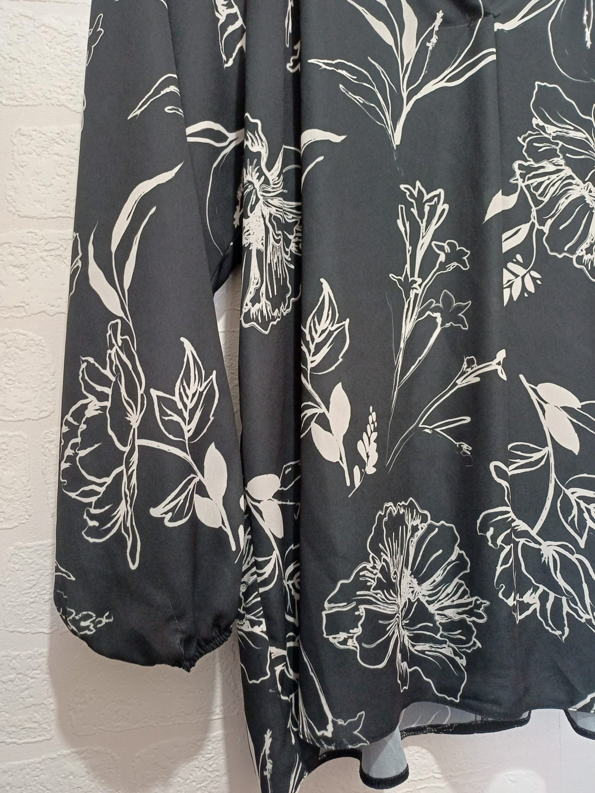 Women's Plus Size Tunic Blouse Yours London Black Floral V-Neck UK 20 Excellent Pre-Loved