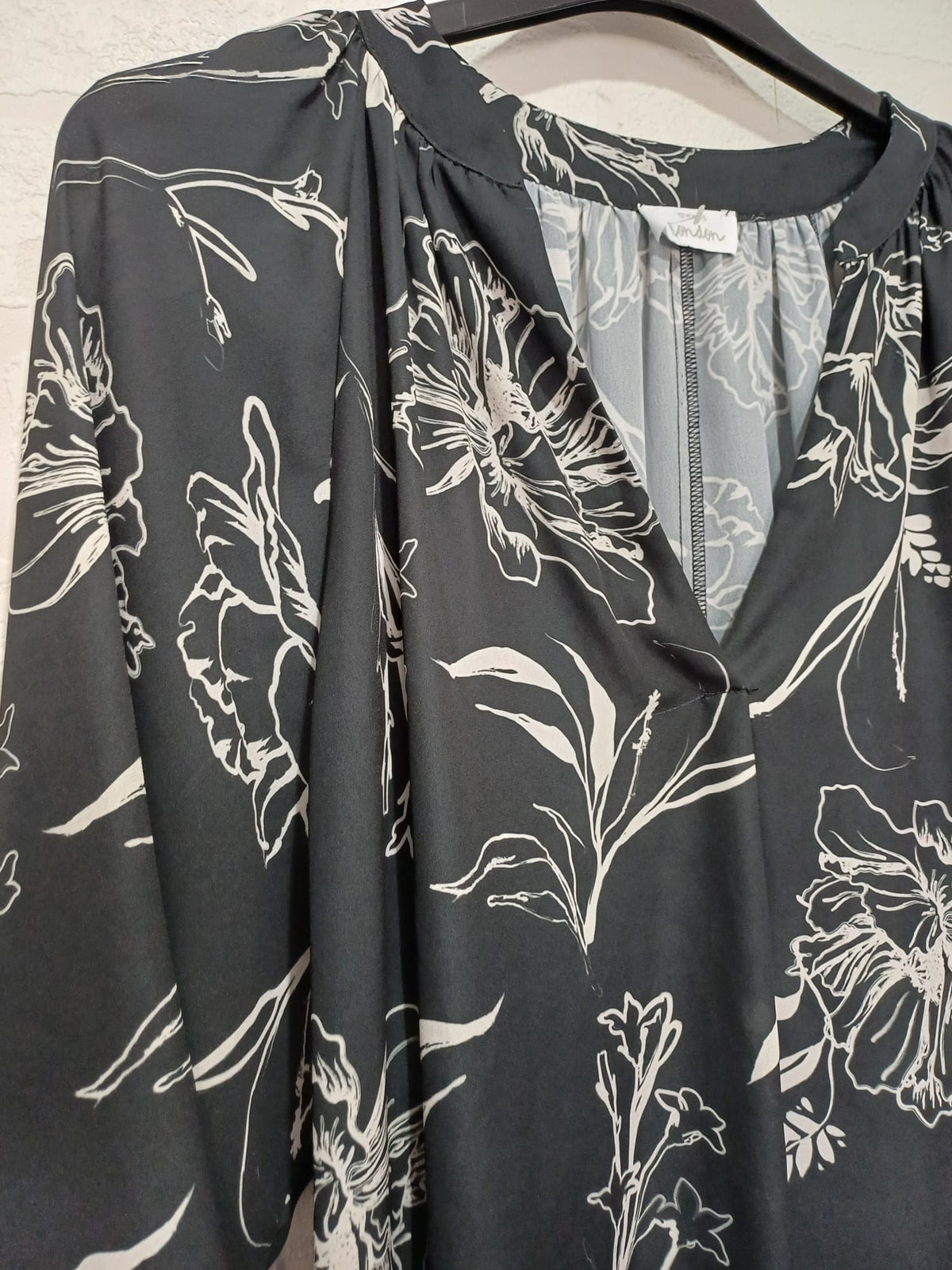 Women's Plus Size Tunic Blouse Yours London Black Floral V-Neck UK 20 Excellent Pre-Loved