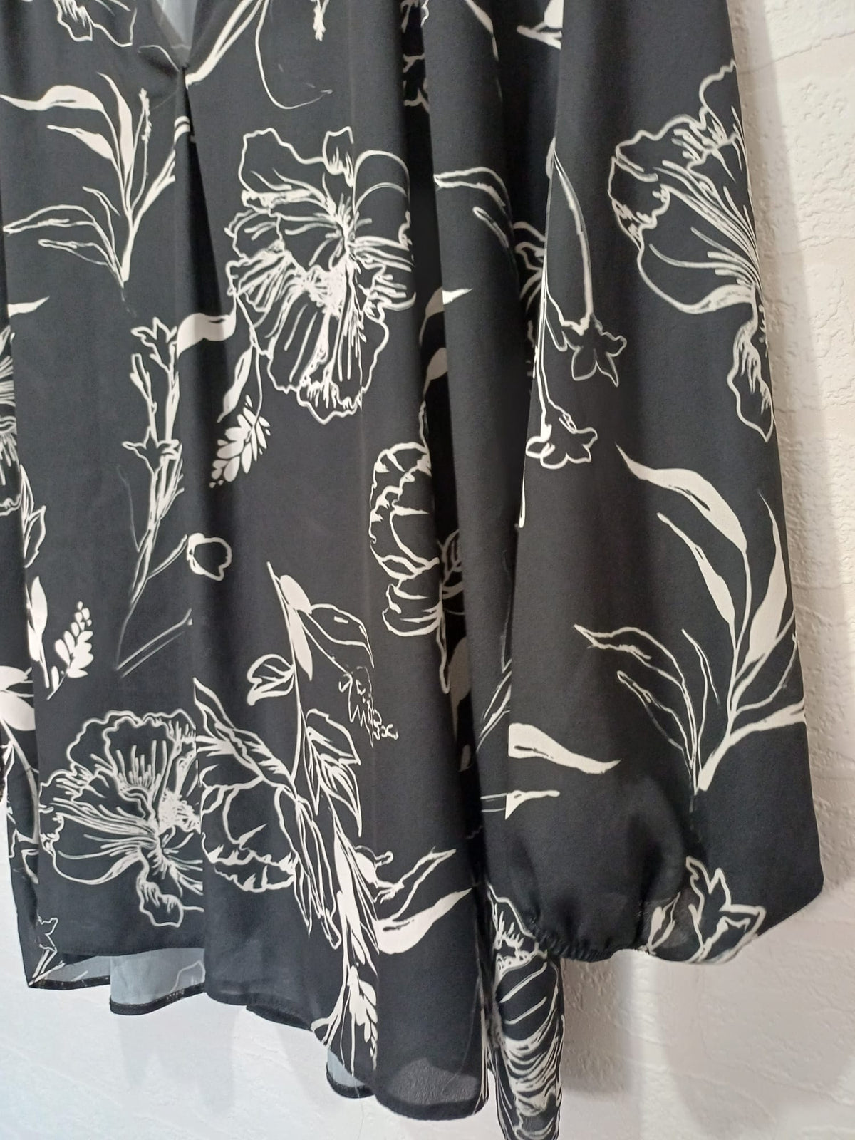 Women's Plus Size Tunic Blouse Yours London Black Floral V-Neck UK 20 Excellent Pre-Loved