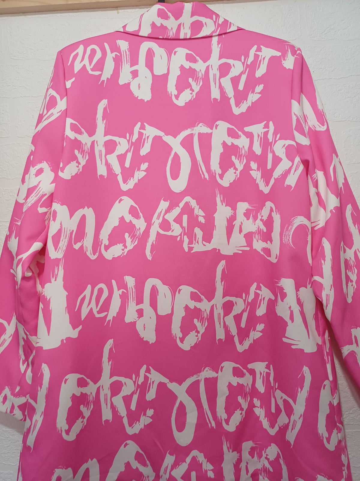 Women's Blazer Made in Italy Hot Pink Graffiti Print Longline Fits UK 10/12 Very Good Pre-Owned Condition