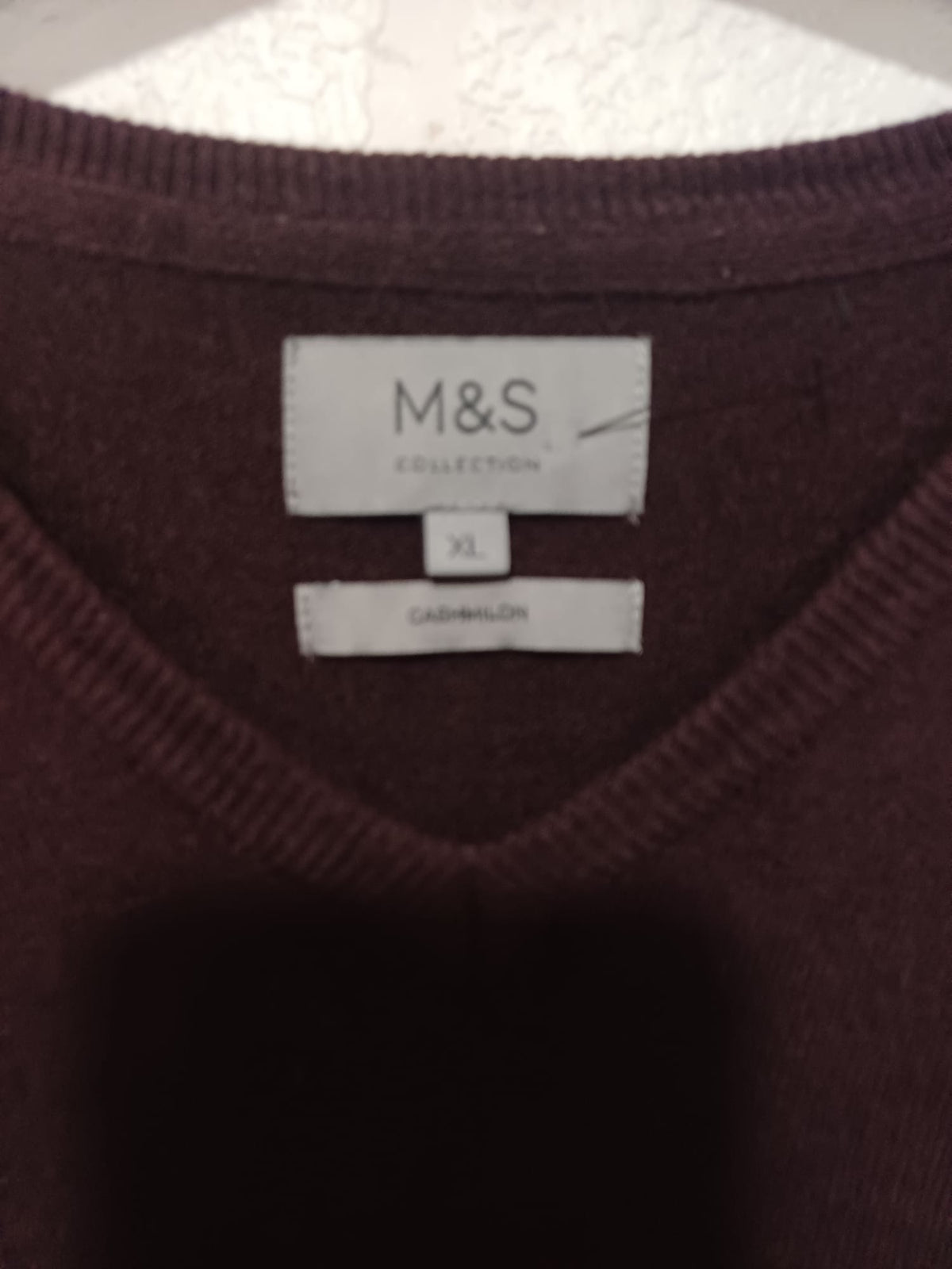 Unisex Jumper M&S Collection Burgundy Cashmilon V-Neck Longer Length Size XL Great Condition