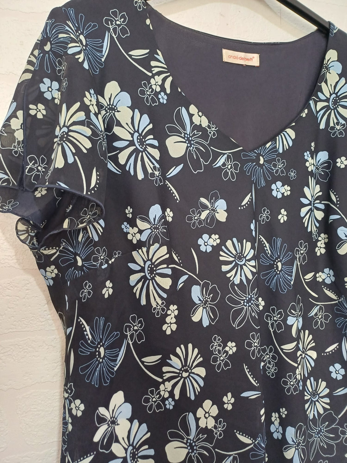 Women's Blouse André de Brett Navy Blue Floral Print V-Neck Chiffon Overlay Plus Size 24 Very Good Condition