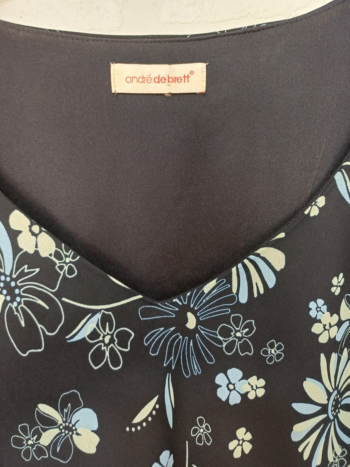Women's Blouse André de Brett Navy Blue Floral Print V-Neck Chiffon Overlay Plus Size 24 Very Good Condition
