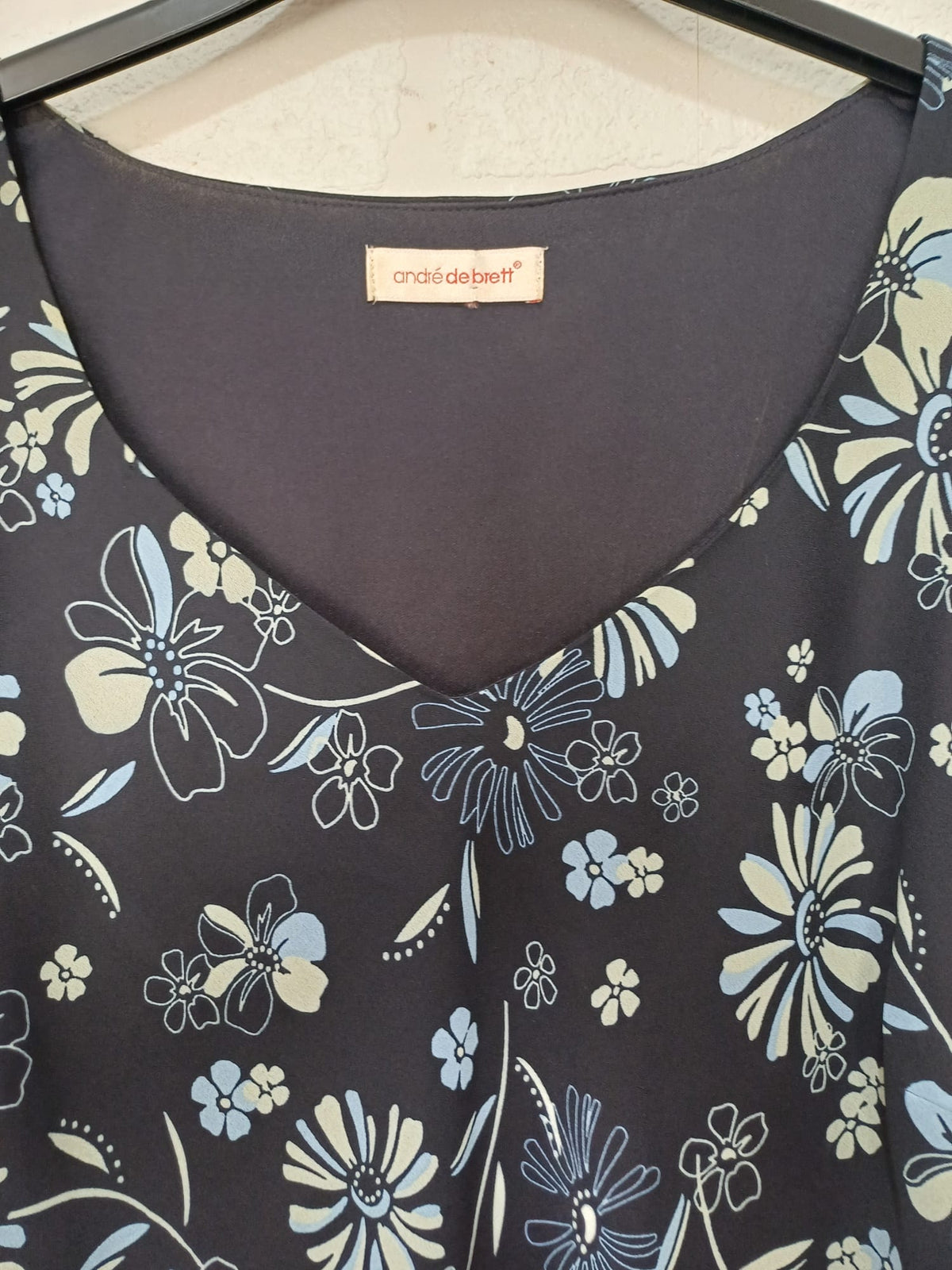 Women's Blouse André de Brett Navy Blue Floral Print V-Neck Chiffon Overlay Plus Size 24 Very Good Condition