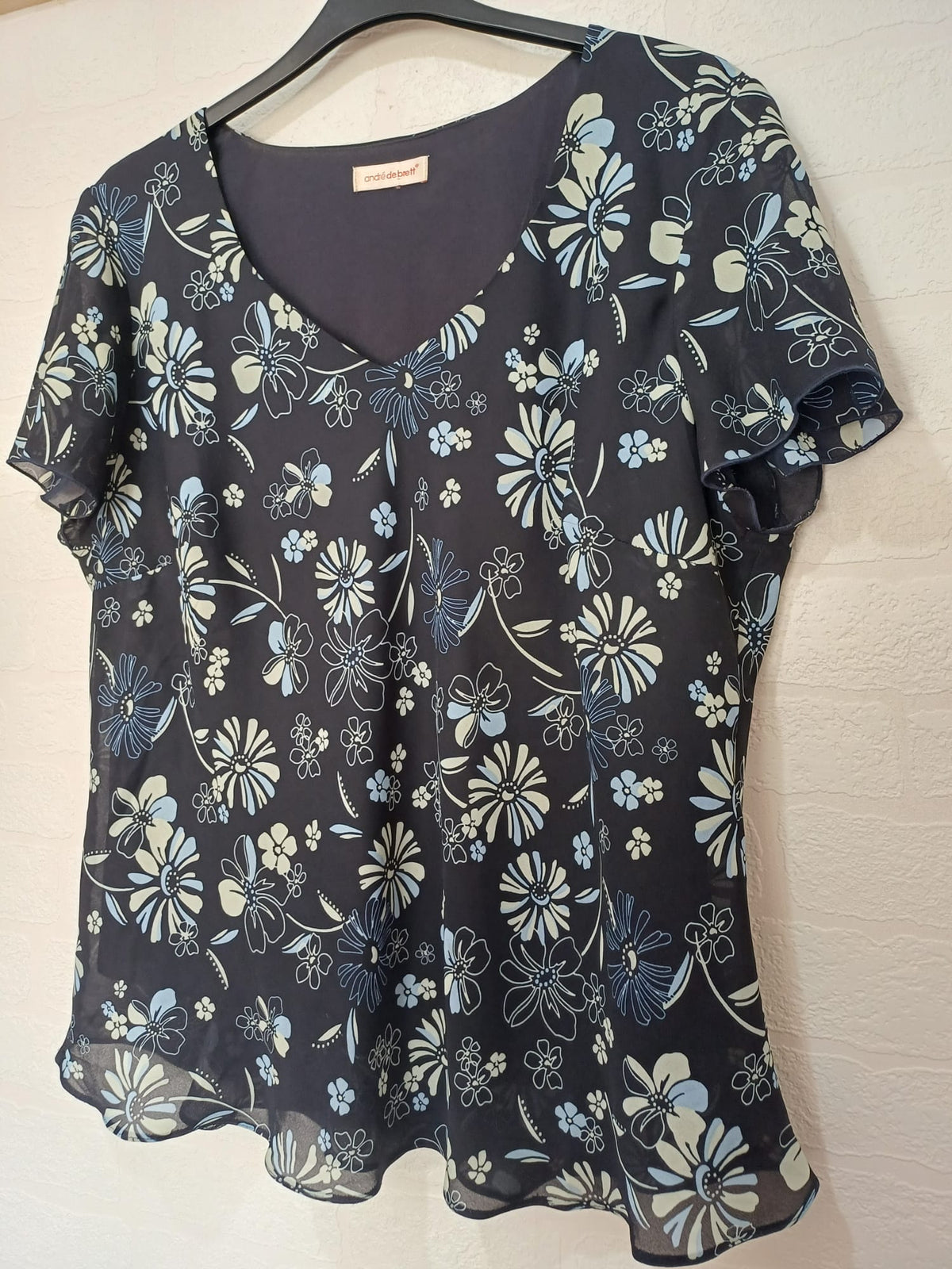 Women's Blouse André de Brett Navy Blue Floral Print V-Neck Chiffon Overlay Plus Size 24 Very Good Condition