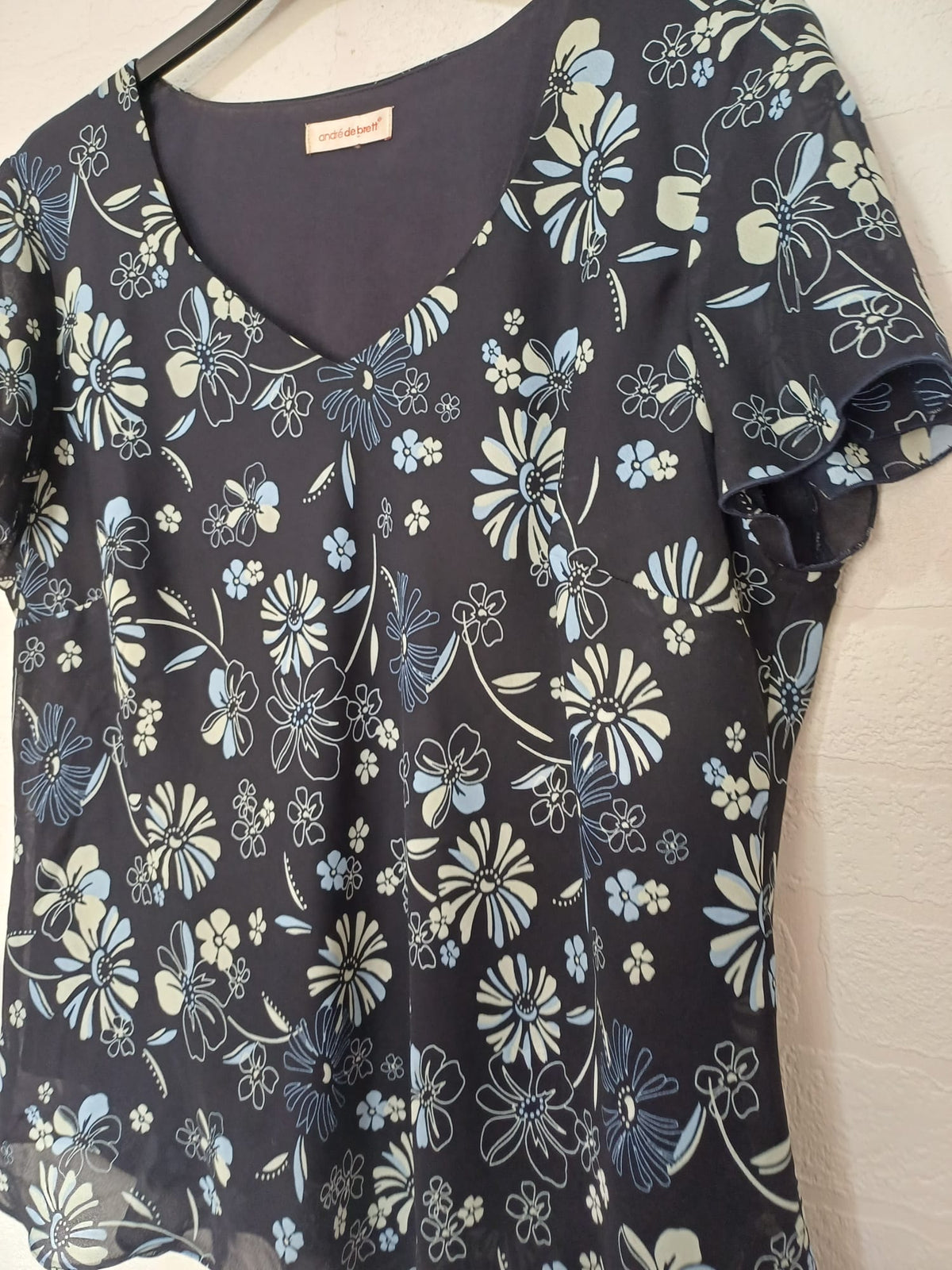 Women's Blouse André de Brett Navy Blue Floral Print V-Neck Chiffon Overlay Plus Size 24 Very Good Condition