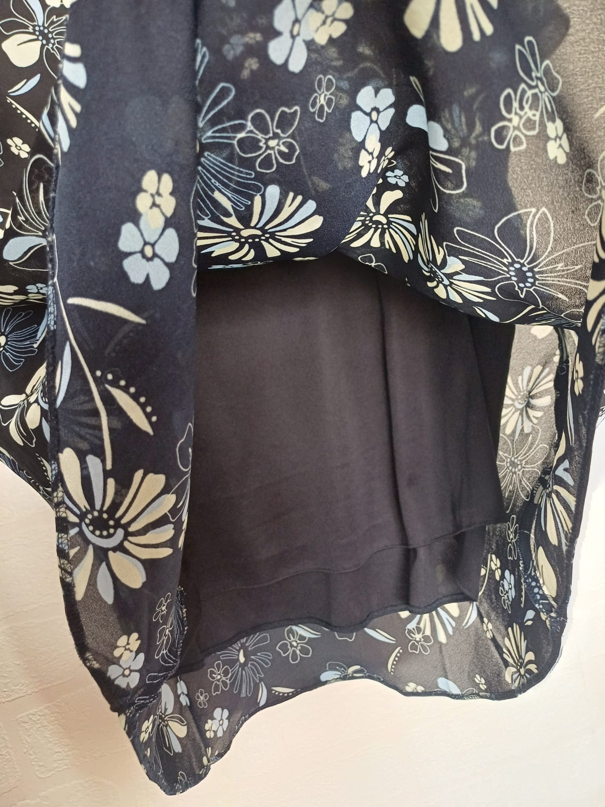 Women's Blouse André de Brett Navy Blue Floral Print V-Neck Chiffon Overlay Plus Size 24 Very Good Condition