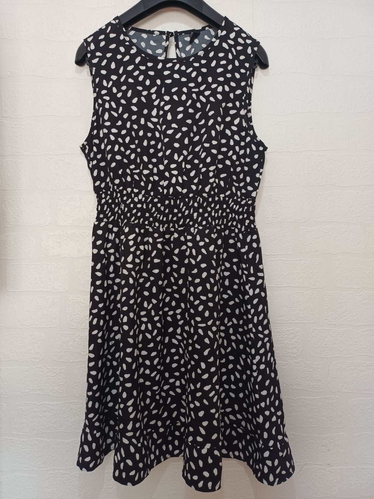 Women's Dress SHEIN Black White Abstract Dash Print Sleeveless Smocked Waist Skater Size M Approx. UK 10 Very Good Condition