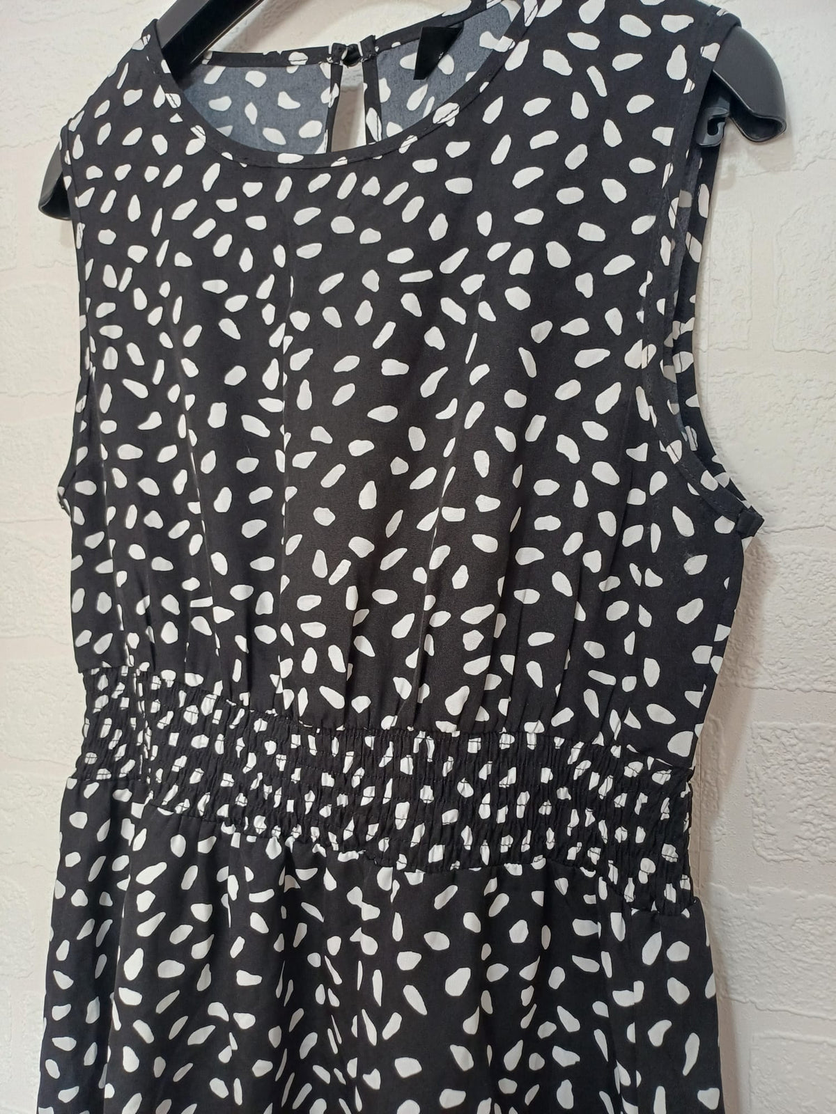 Women's Dress SHEIN Black White Abstract Dash Print Sleeveless Smocked Waist Skater Size M Approx. UK 10 Very Good Condition