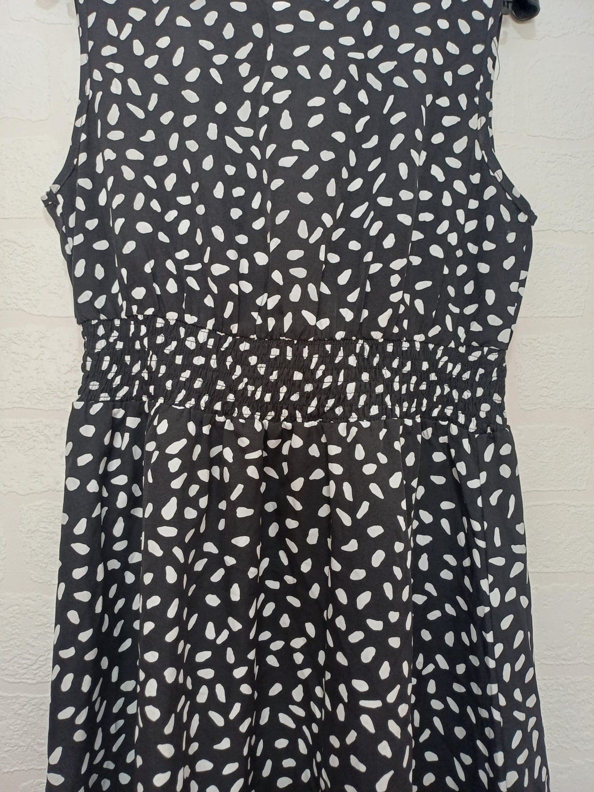 Women's Dress SHEIN Black White Abstract Dash Print Sleeveless Smocked Waist Skater Size M Approx. UK 10 Very Good Condition
