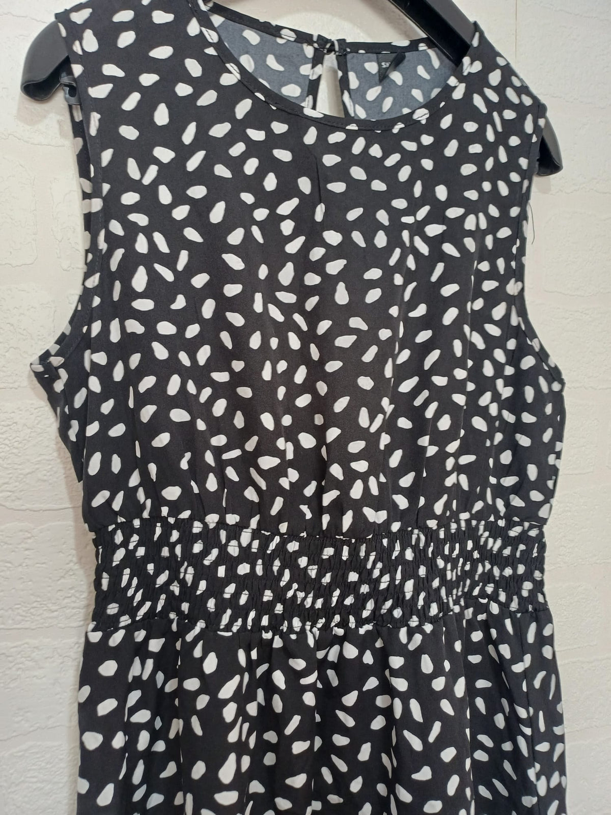 Women's Dress SHEIN Black White Abstract Dash Print Sleeveless Smocked Waist Skater Size M Approx. UK 10 Very Good Condition