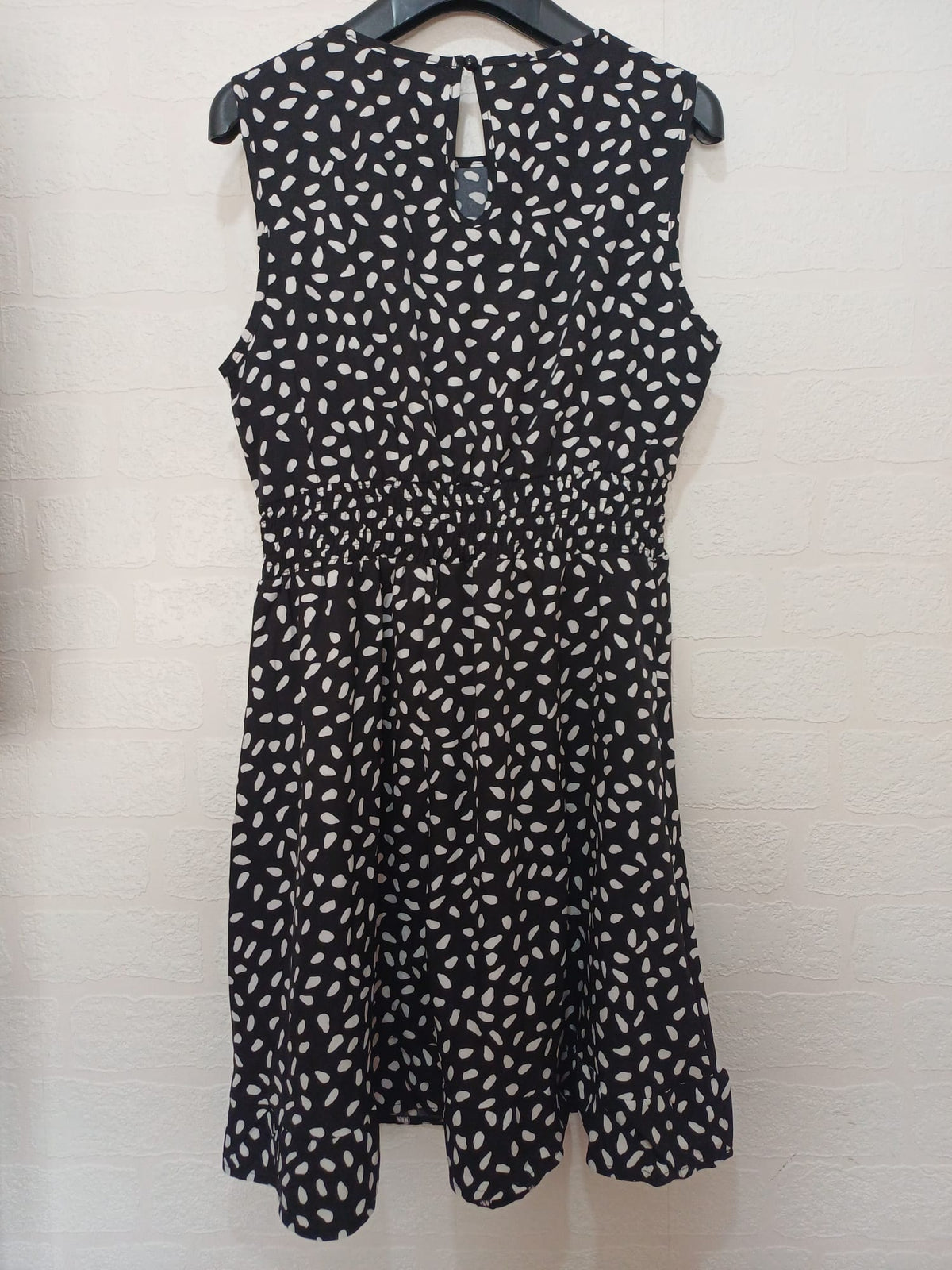 Women's Dress SHEIN Black White Abstract Dash Print Sleeveless Smocked Waist Skater Size M Approx. UK 10 Very Good Condition