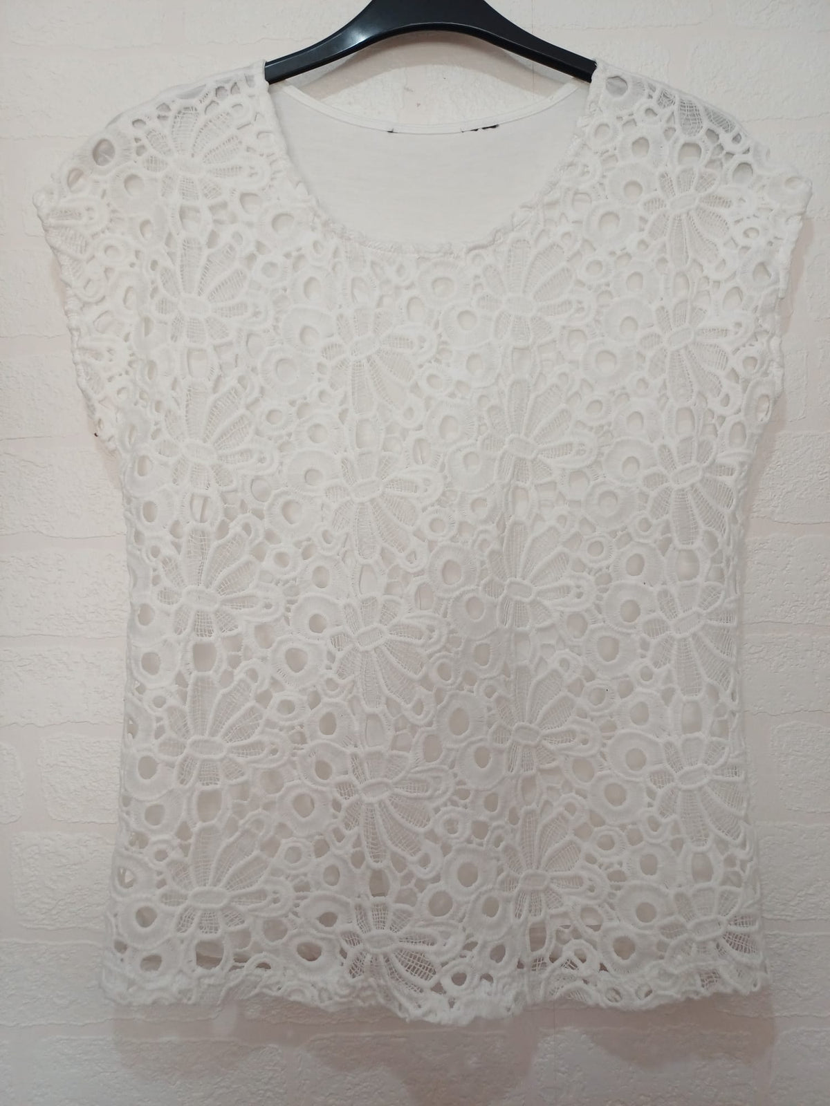 Women's Blouse White Floral Guipure Lace Overlay Scoop Neck Short Sleeve Approx. UK 12 Very Good Condition