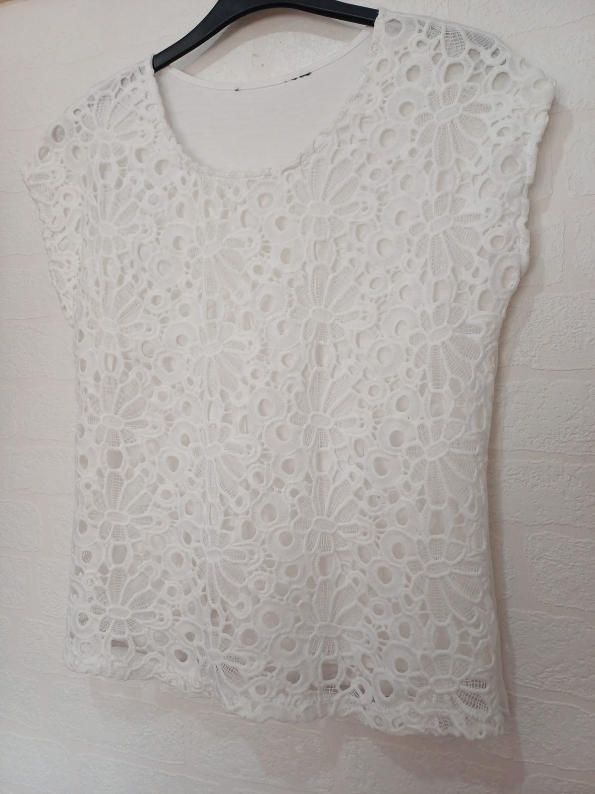 Women's Blouse White Floral Guipure Lace Overlay Scoop Neck Short Sleeve Approx. UK 12 Very Good Condition