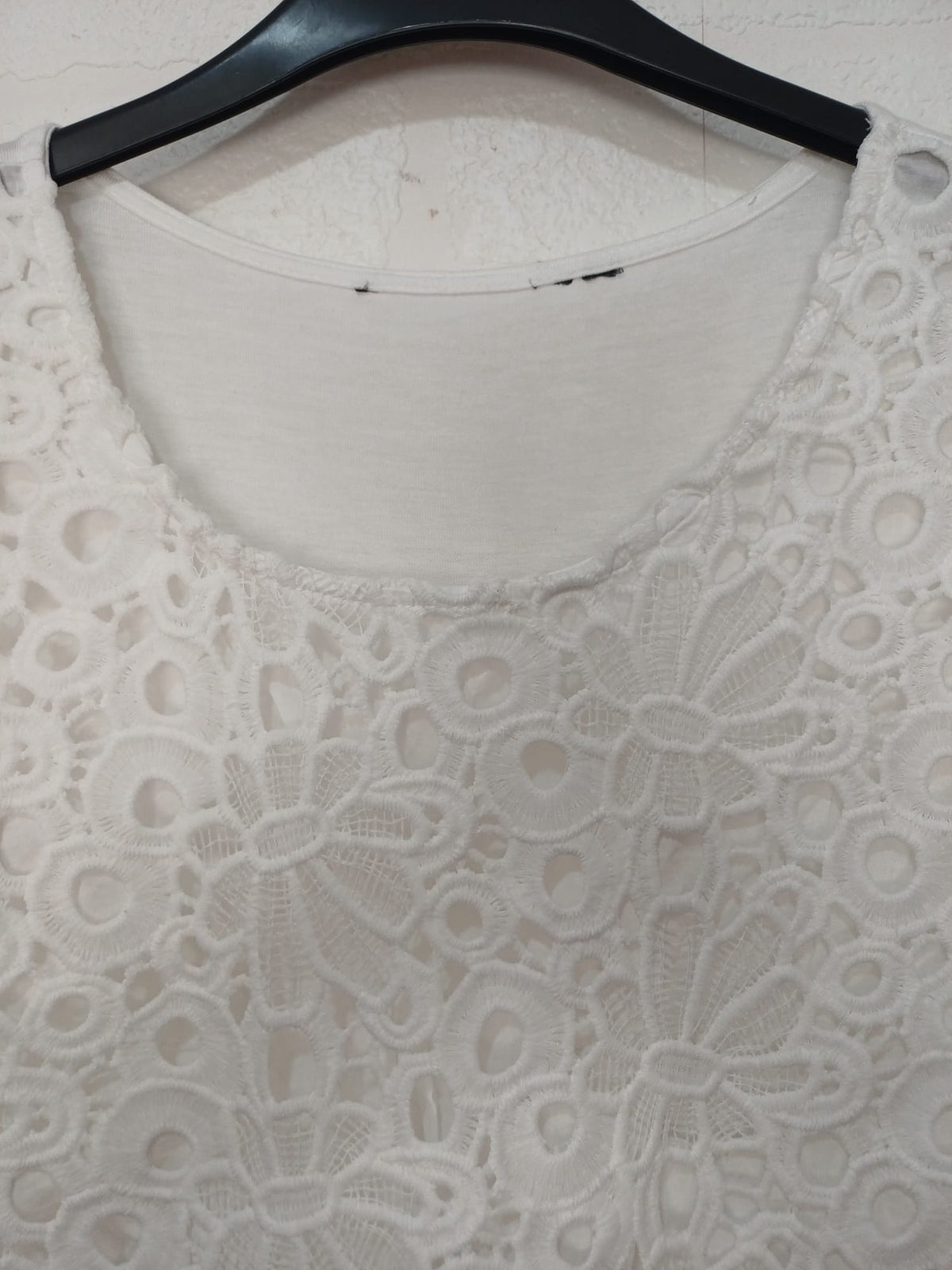 Women's Blouse White Floral Guipure Lace Overlay Scoop Neck Short Sleeve Approx. UK 12 Very Good Condition