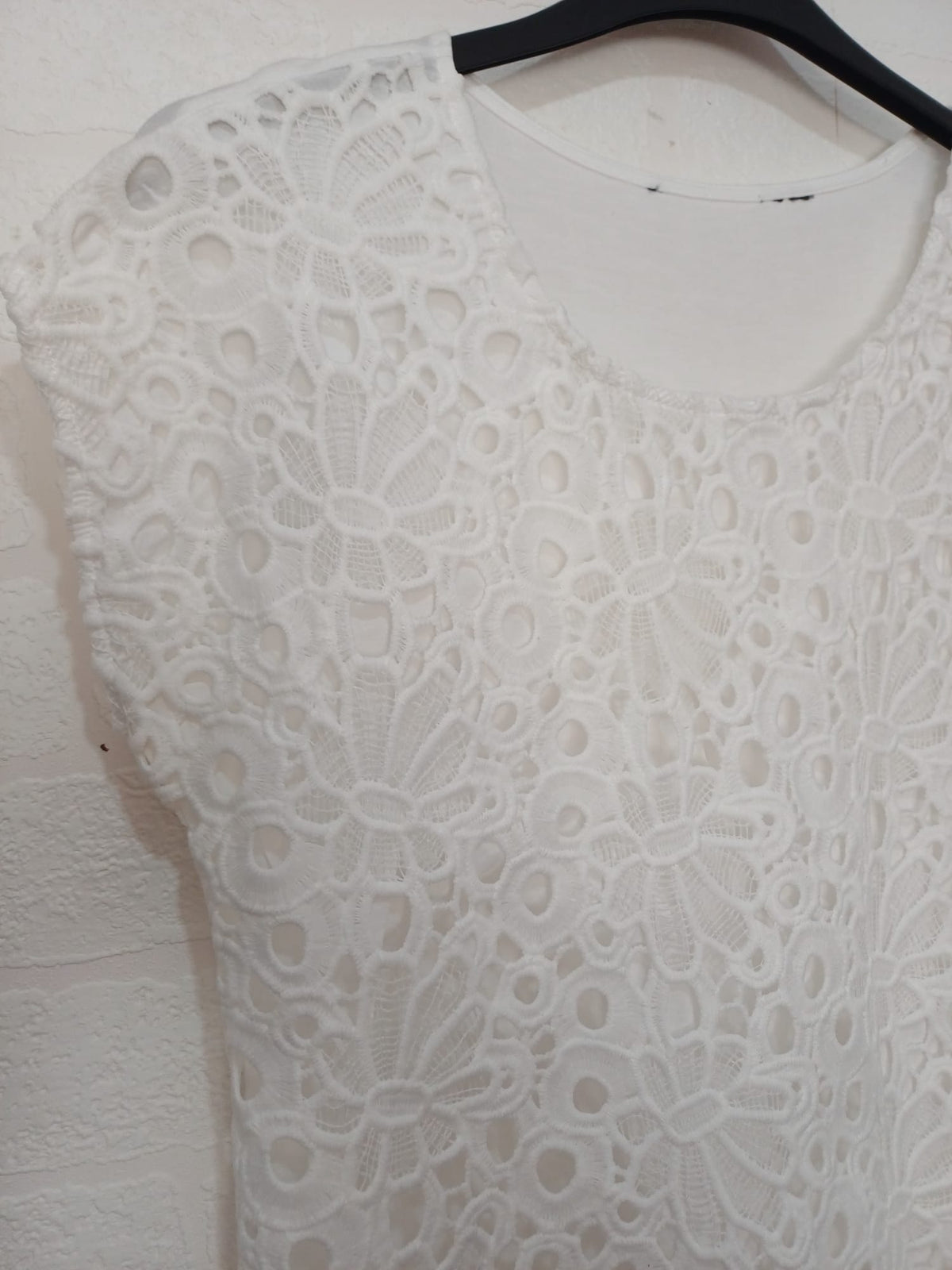 Women's Blouse White Floral Guipure Lace Overlay Scoop Neck Short Sleeve Approx. UK 12 Very Good Condition