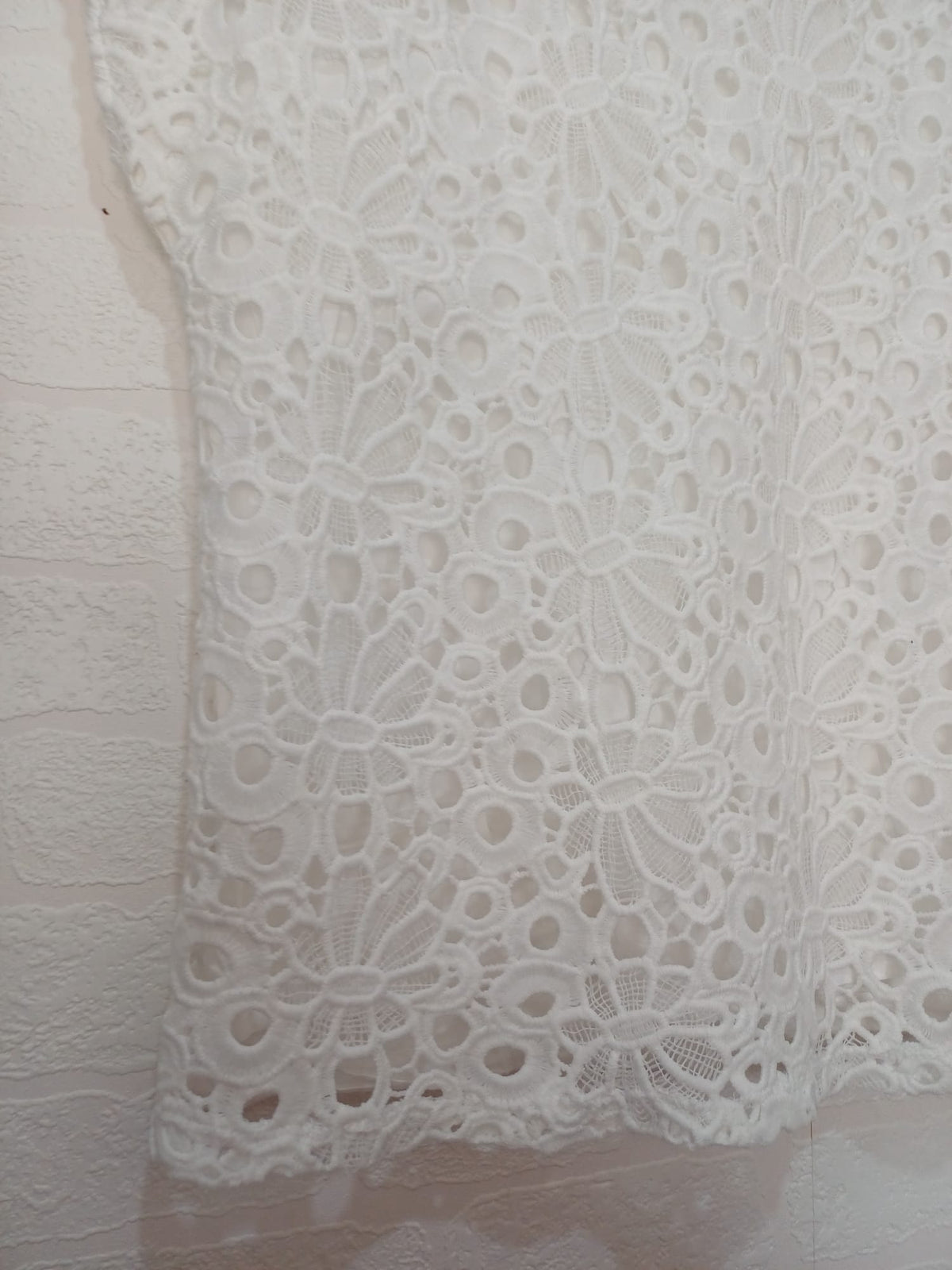 Women's Blouse White Floral Guipure Lace Overlay Scoop Neck Short Sleeve Approx. UK 12 Very Good Condition