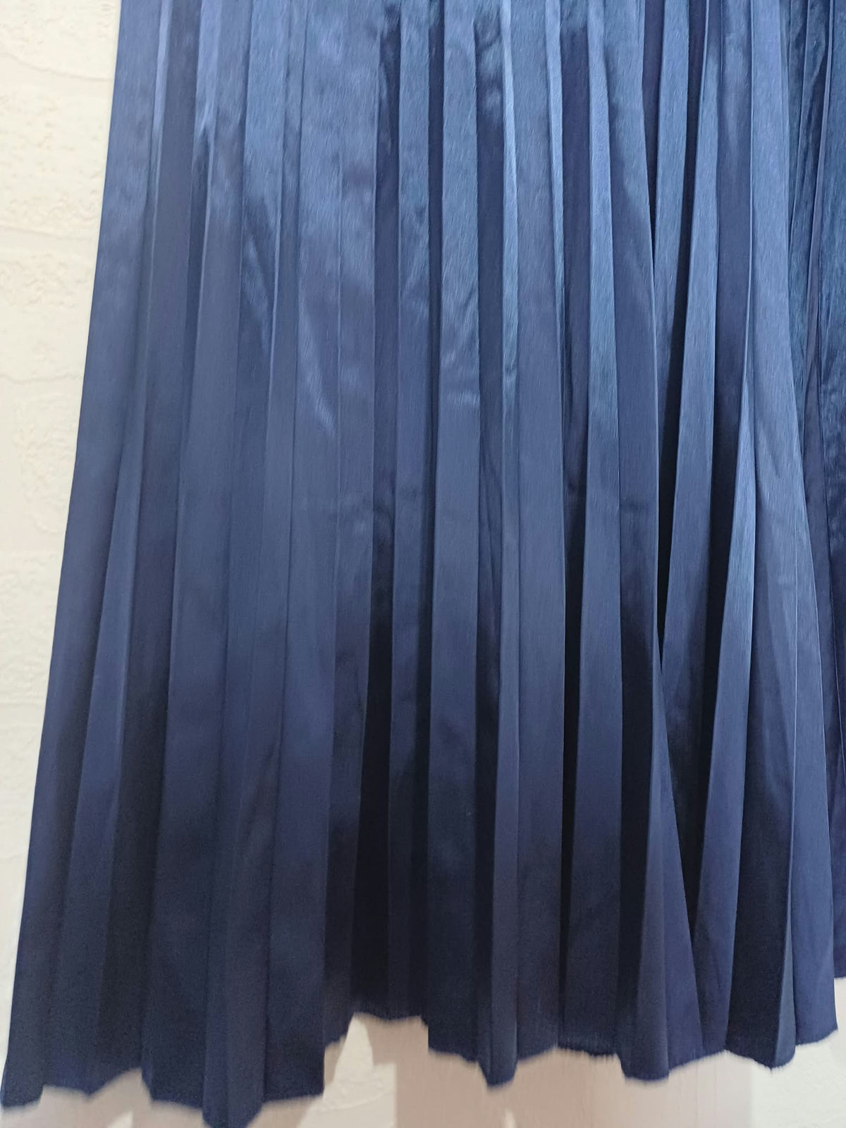 Women's Midi Skirt SHEIN Navy Blue Satin Pleated Elastic Waist Size 1XL Very Good Condition