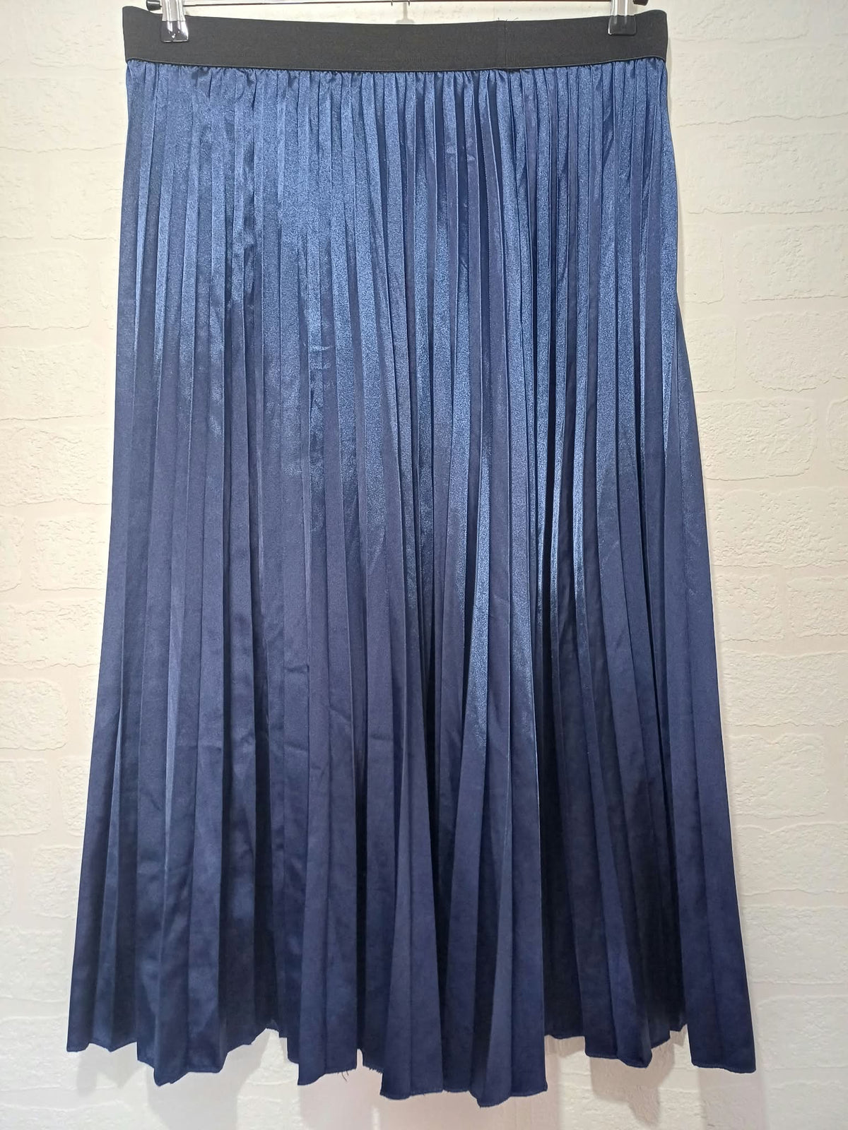 Women's Midi Skirt SHEIN Navy Blue Satin Pleated Elastic Waist Size 1XL Very Good Condition