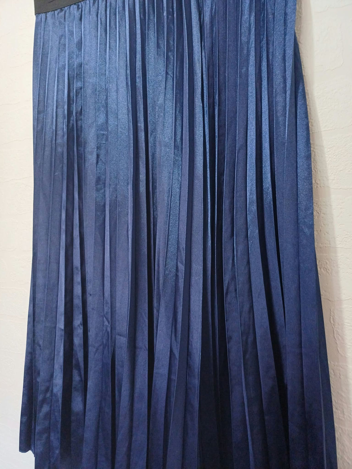 Women's Midi Skirt SHEIN Navy Blue Satin Pleated Elastic Waist Size 1XL Very Good Condition