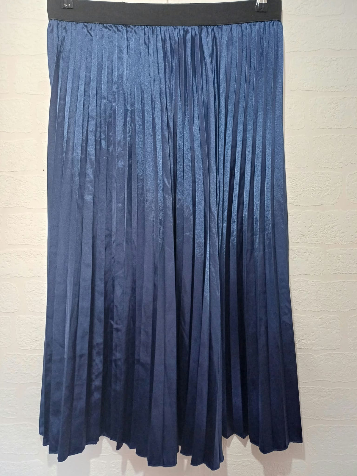 Women's Midi Skirt SHEIN Navy Blue Satin Pleated Elastic Waist Size 1XL Very Good Condition
