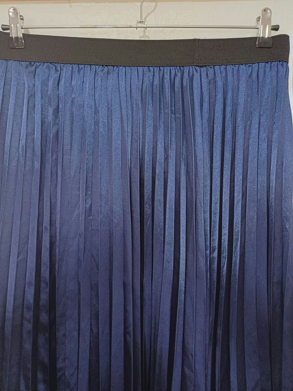 Women's Midi Skirt SHEIN Navy Blue Satin Pleated Elastic Waist Size 1XL Very Good Condition