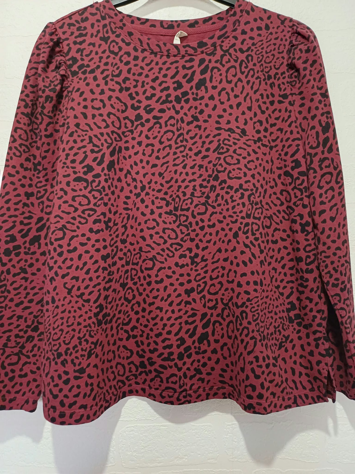 Women's Top hush Burgundy Red & Black Leopard Print Long Sleeve Puff Shoulder Size XL Very Good Condition