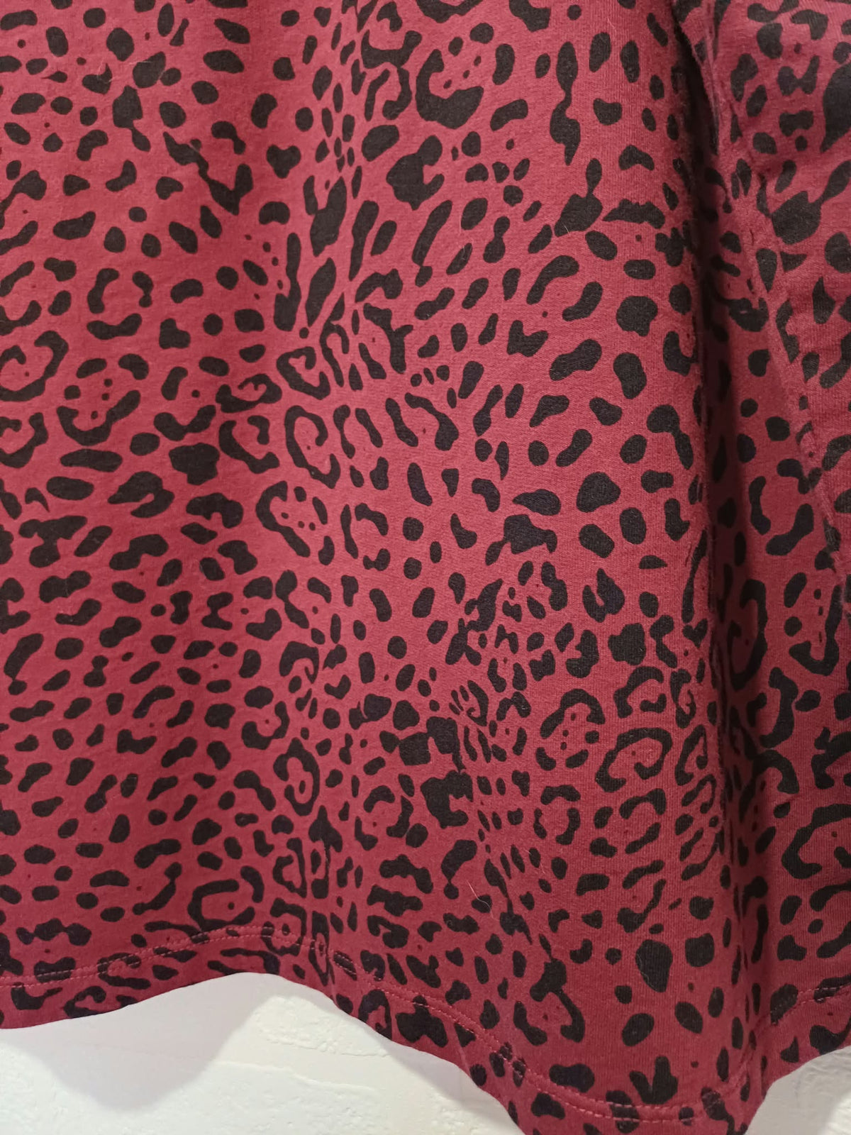 Women's Top hush Burgundy Red & Black Leopard Print Long Sleeve Puff Shoulder Size XL Very Good Condition
