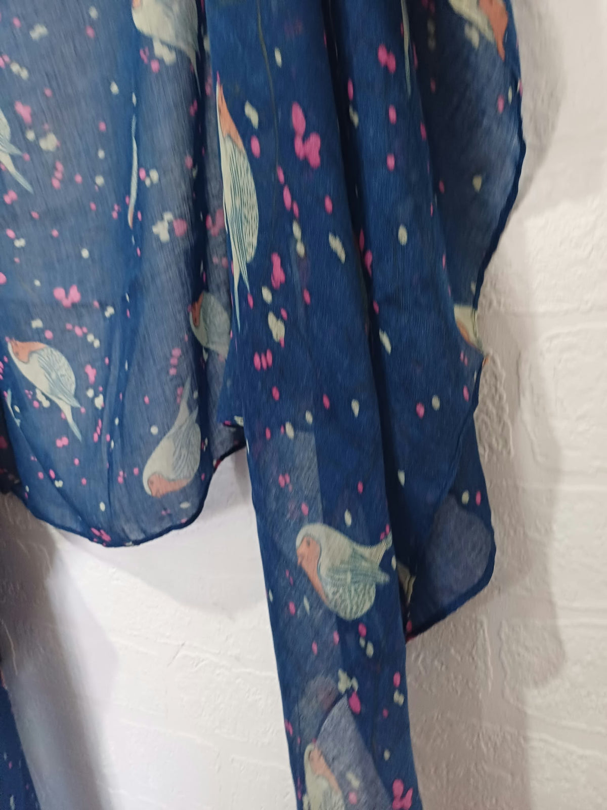 Women's Scarf Blue Robin Bird Print Sheer Chiffon Lightweight Very Good Condition