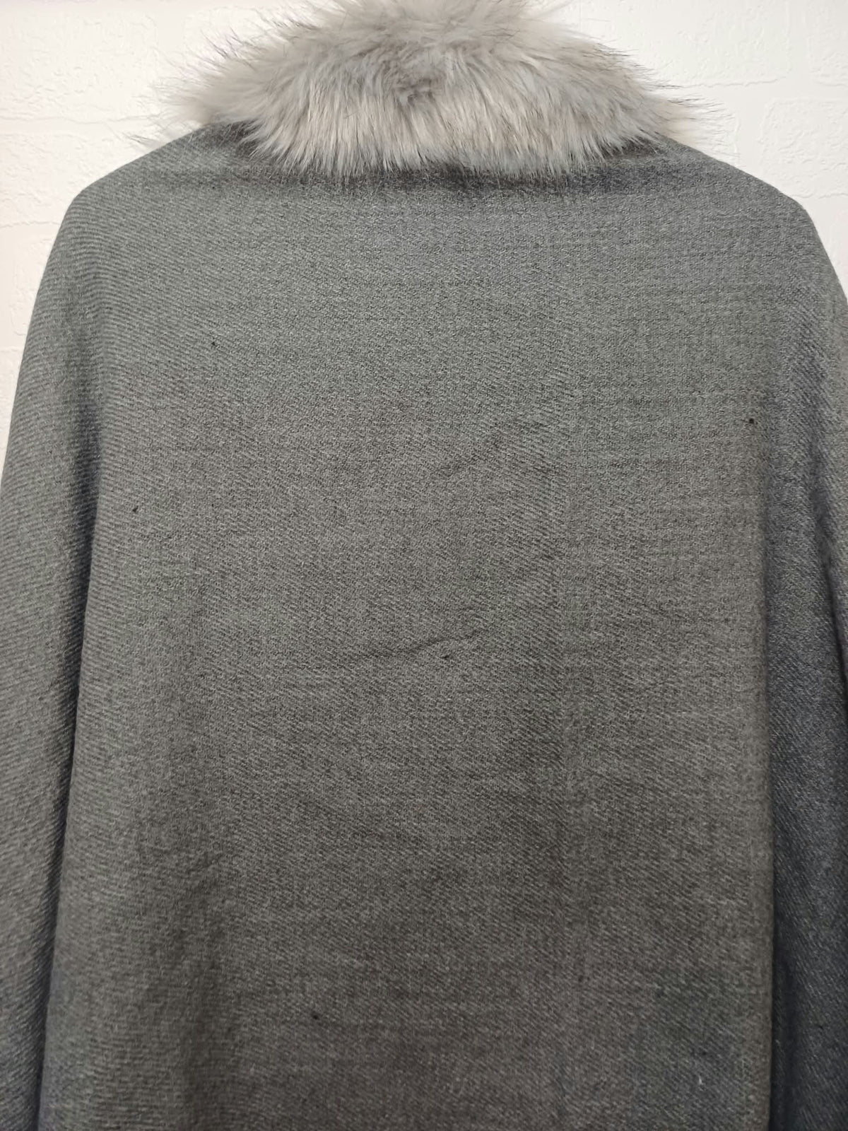 Women's Wrap Quiz Dark Grey Faux Fur Trim Open Front Fringed One Size